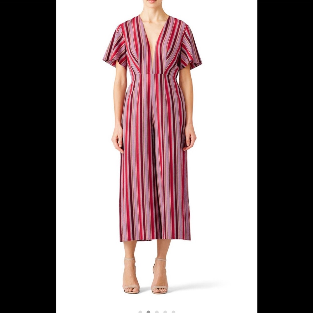 Red striped cotton (100% Cotton). Jumpsuit. Short sleeves.
V-neckline.